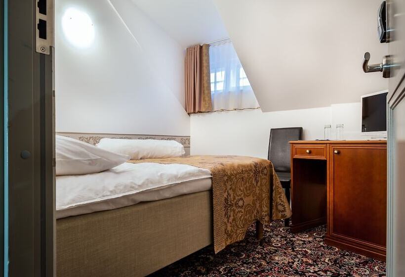 اتاق عادی یک تخته, Three Crowns Residents