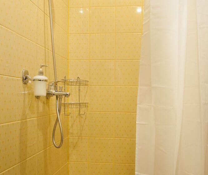 اتاق استاندارد, Three Crowns Residents