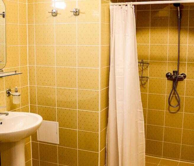 اتاق استاندارد, Three Crowns Residents