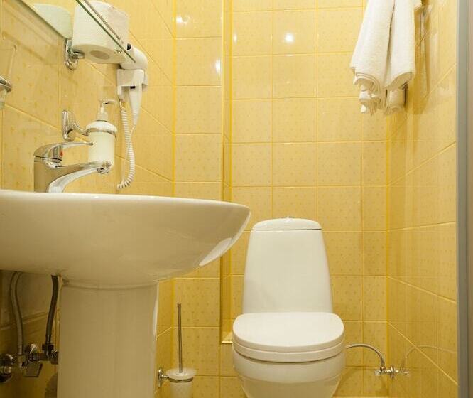 اتاق استاندارد, Three Crowns Residents