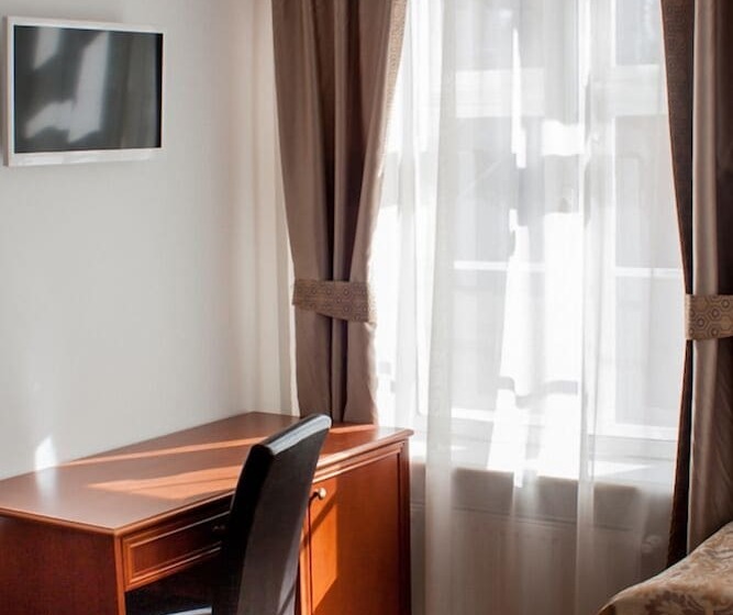 اتاق استاندارد, Three Crowns Residents