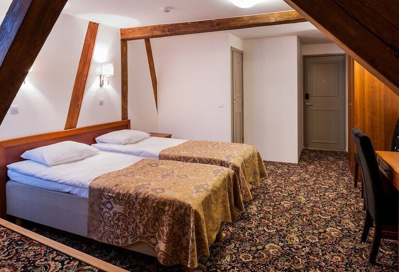 اتاق استاندارد, Three Crowns Residents