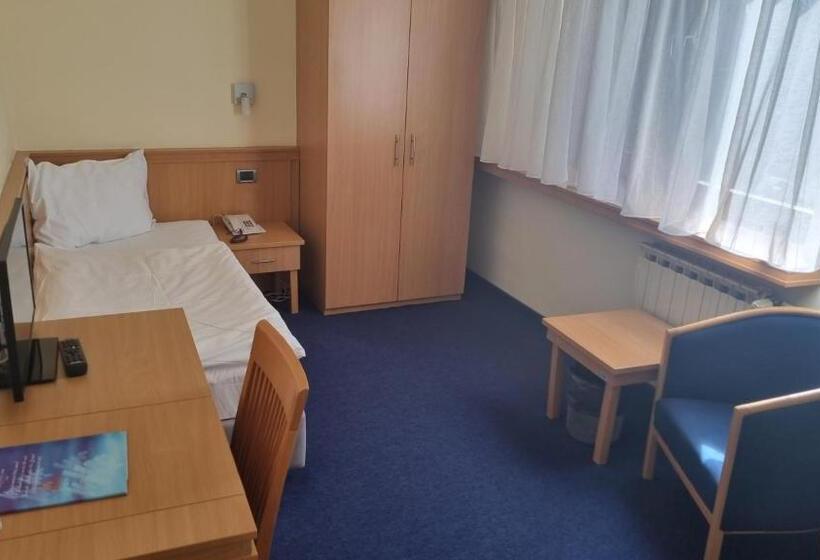 غرفة قياسية فردية, Tomislavov Dom