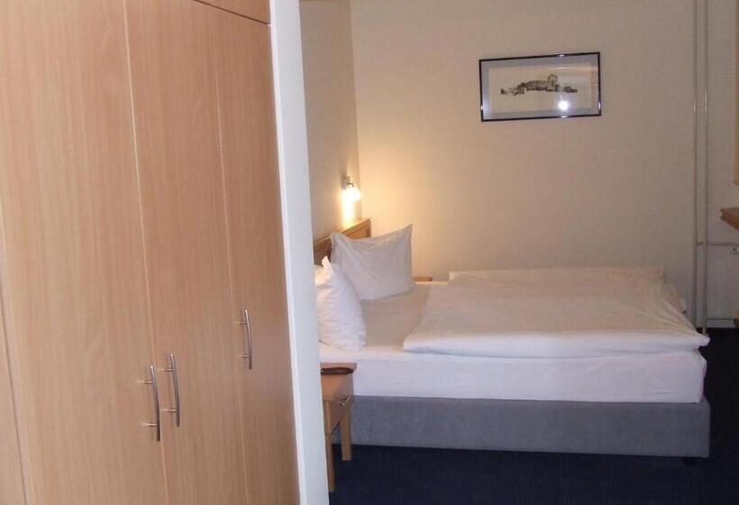 غرفة قياسية, Tomislavov Dom