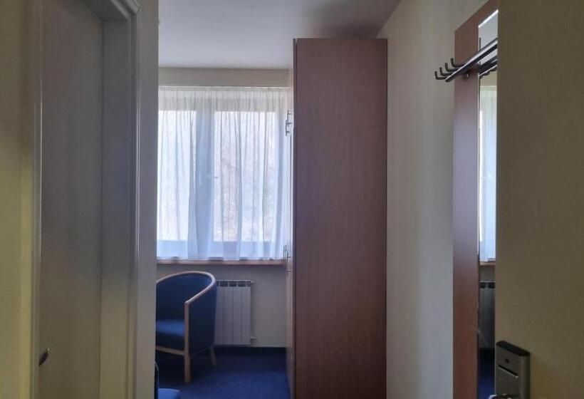 غرفة قياسية, Tomislavov Dom