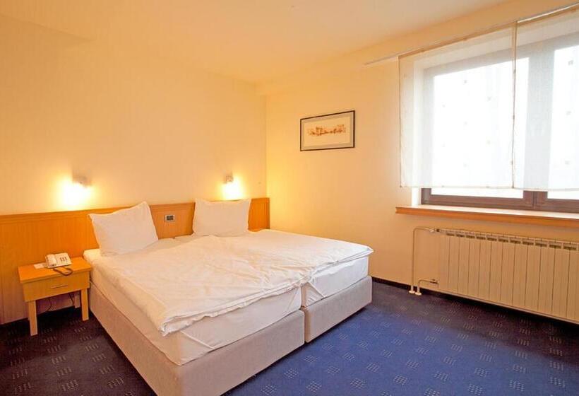 غرفة كومفورت, Tomislavov Dom