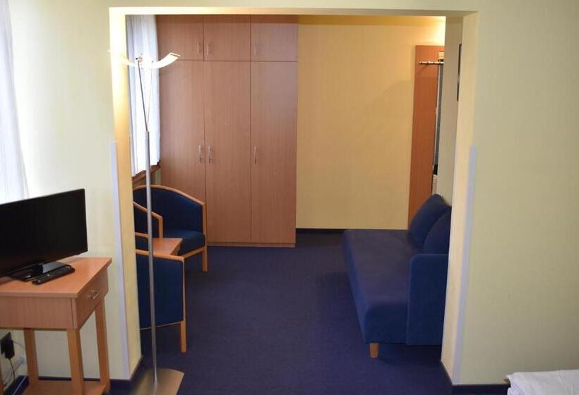 غرفة كومفورت, Tomislavov Dom