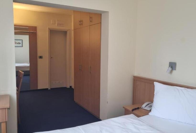 غرفة كومفورت, Tomislavov Dom