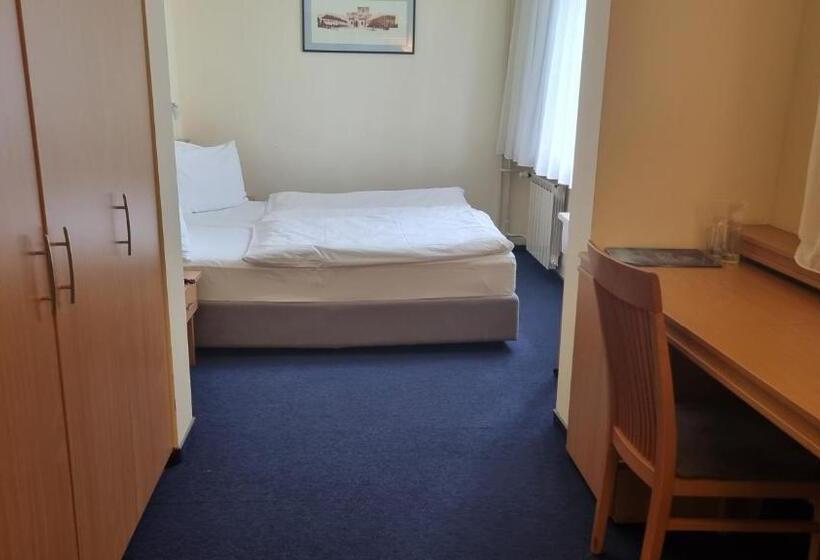 غرفة كومفورت, Tomislavov Dom