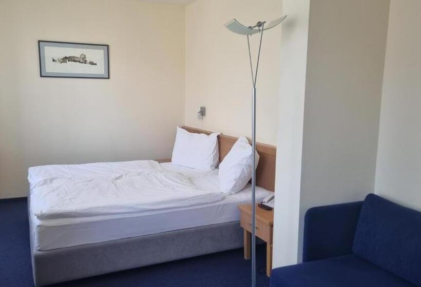 غرفة كومفورت, Tomislavov Dom