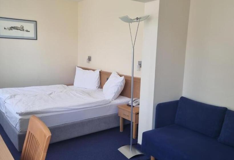 غرفة كومفورت, Tomislavov Dom