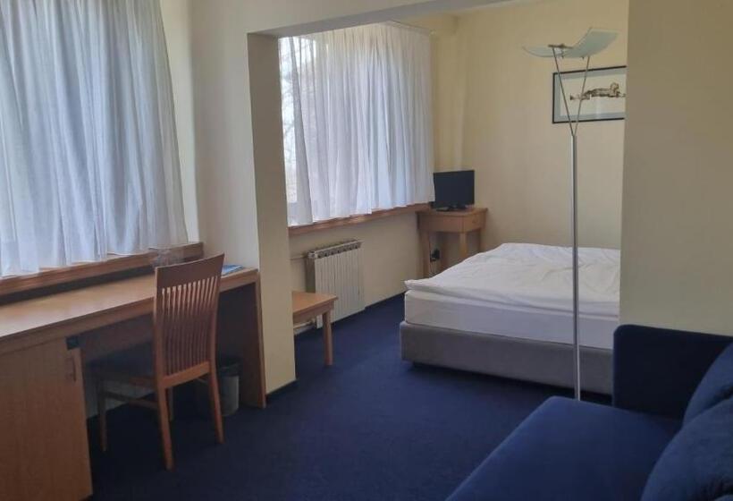 غرفة كومفورت, Tomislavov Dom