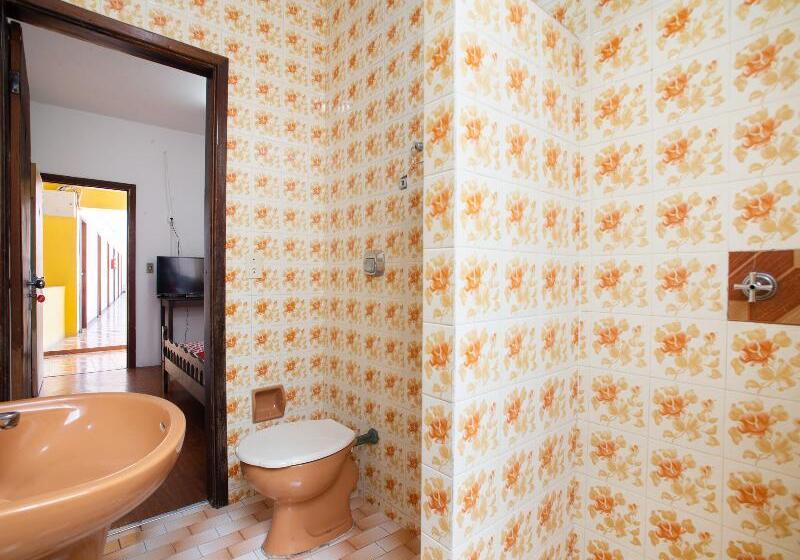 חדר סטנדרט לשלושה, Trocadero