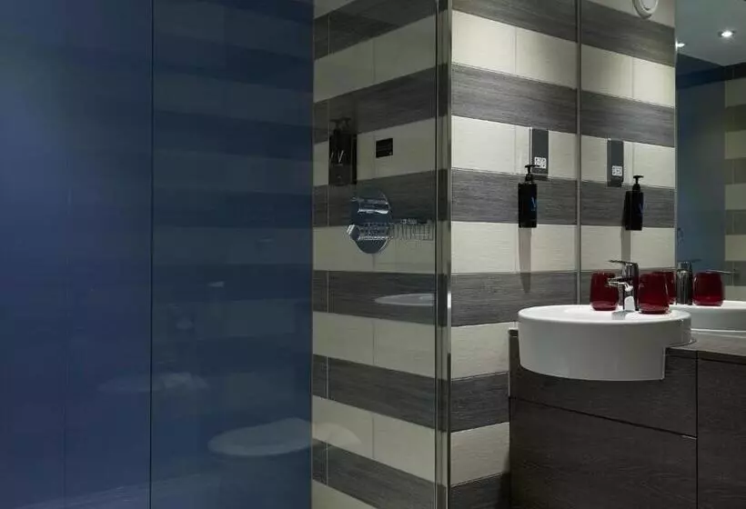 スーペリアールーム, Village Hotel Glasgow