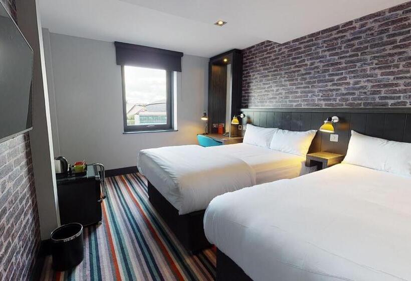 Номер Superior, Village Hotel Glasgow