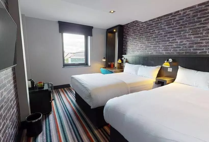 スーペリアールーム, Village Hotel Glasgow