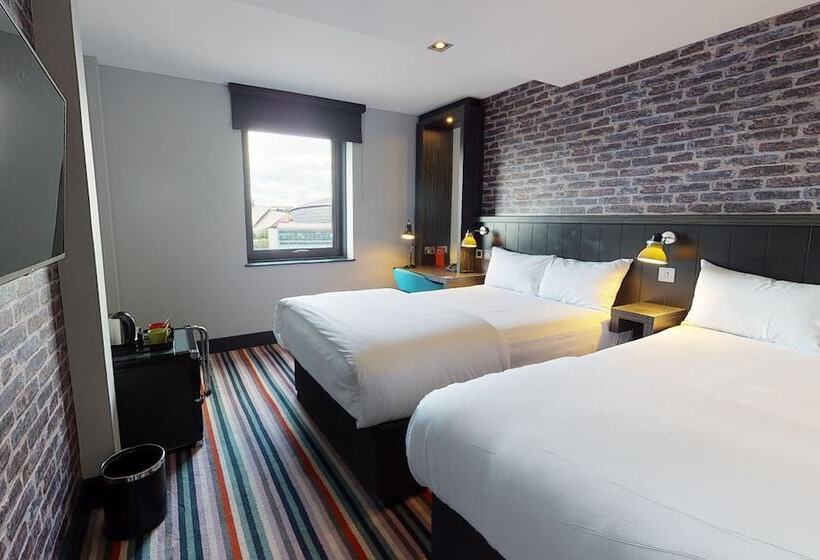 Номер Superior, Village Hotel Glasgow