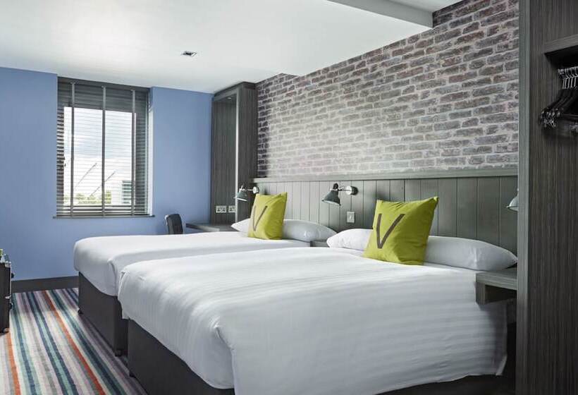 Номер Superior, Village Hotel Glasgow