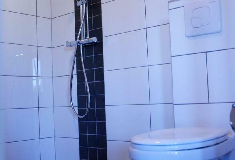 标准单人间, Nacka Stadshotell