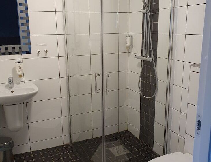 标准单人间, Nacka Stadshotell