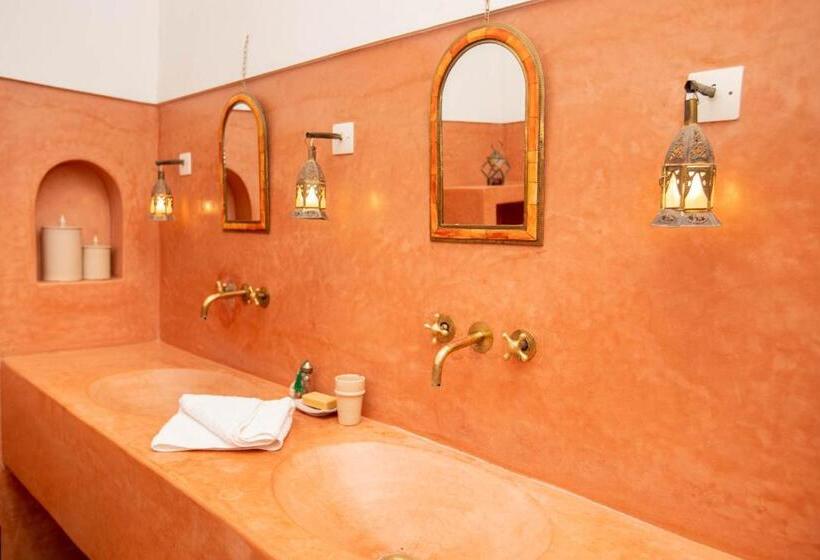 سوییت, Riad Marelia