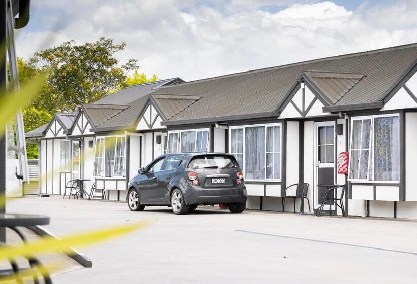 استودیوی لوکس, Tudor Park Motel