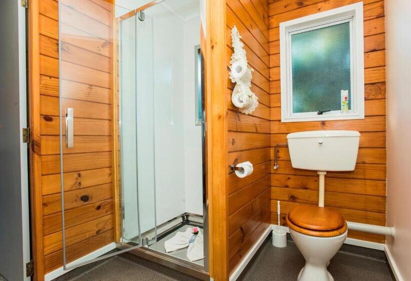 استودیوی لوکس, Tudor Park Motel