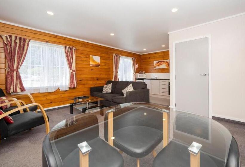 آپارتمان 2 خوابه, Tudor Park Motel