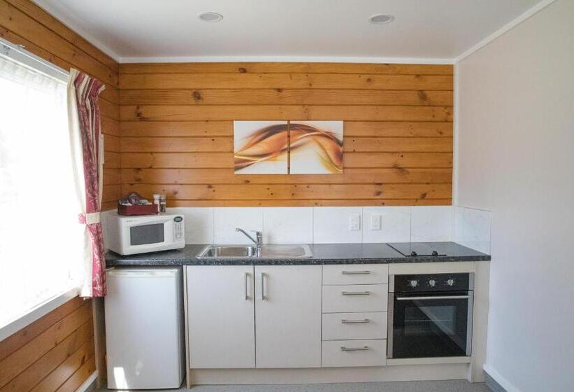 آپارتمان 2 خوابه, Tudor Park Motel