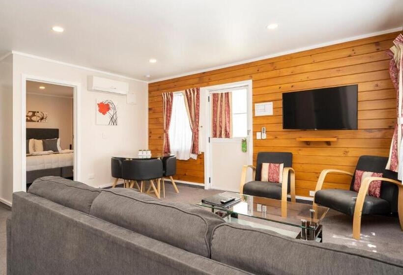 Апартаменты 2 Спальни, Tudor Park Motel