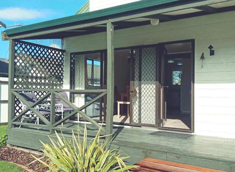 کلبه ییلاقی, Tudor Park Motel