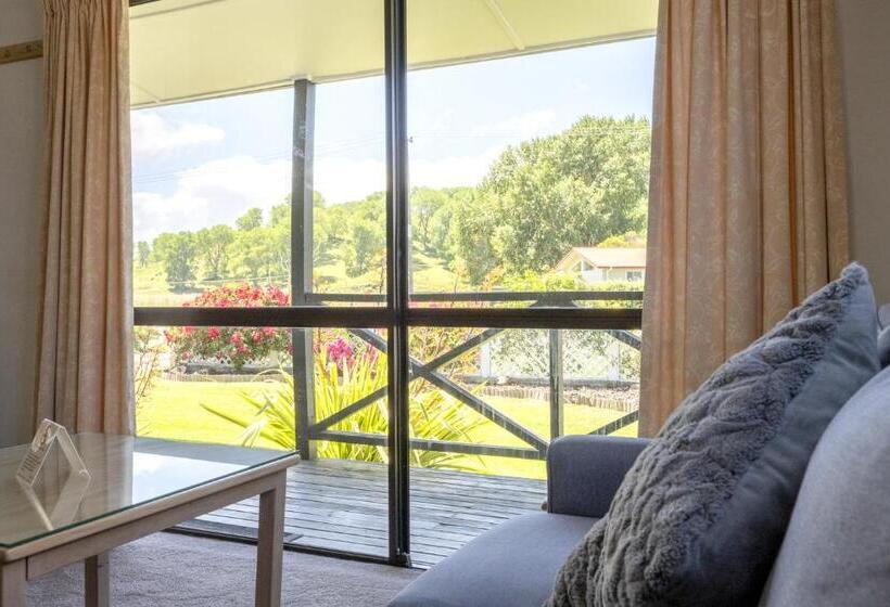 کلبه ییلاقی, Tudor Park Motel