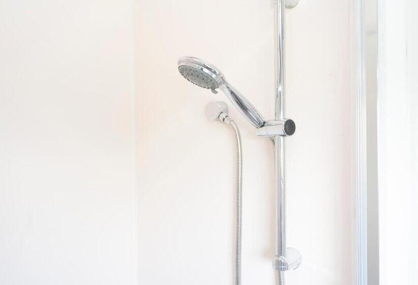 کلبه ییلاقی, Tudor Park Motel