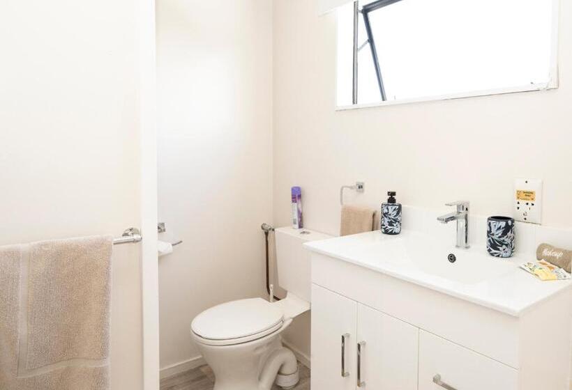 کلبه ییلاقی, Tudor Park Motel