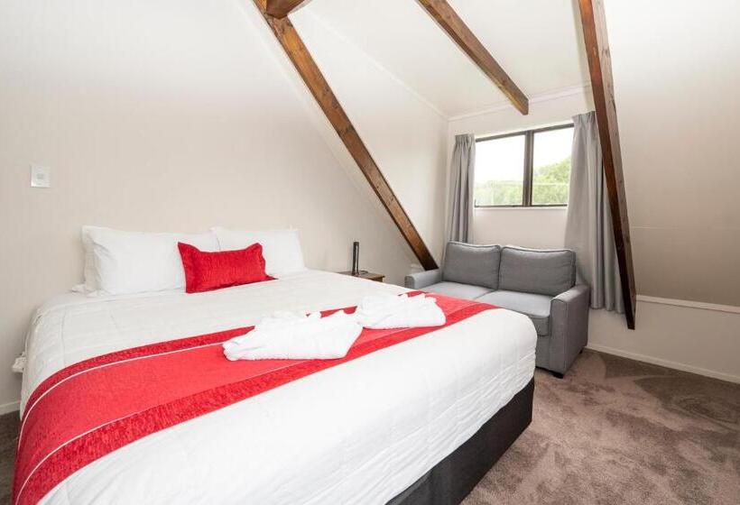 کلبه ییلاقی, Tudor Park Motel