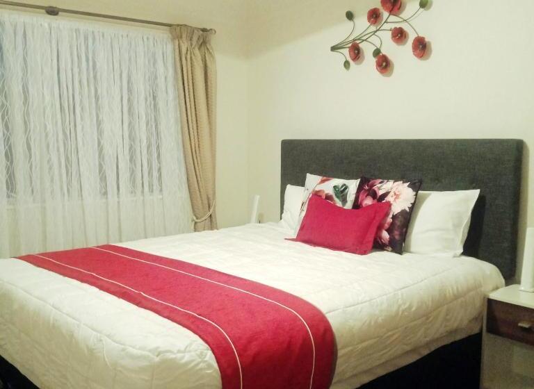 ویلای لوکس 1 خوابه, Tudor Park Motel