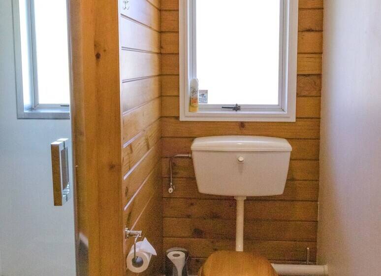 استودیوی لوکس, Tudor Park Motel