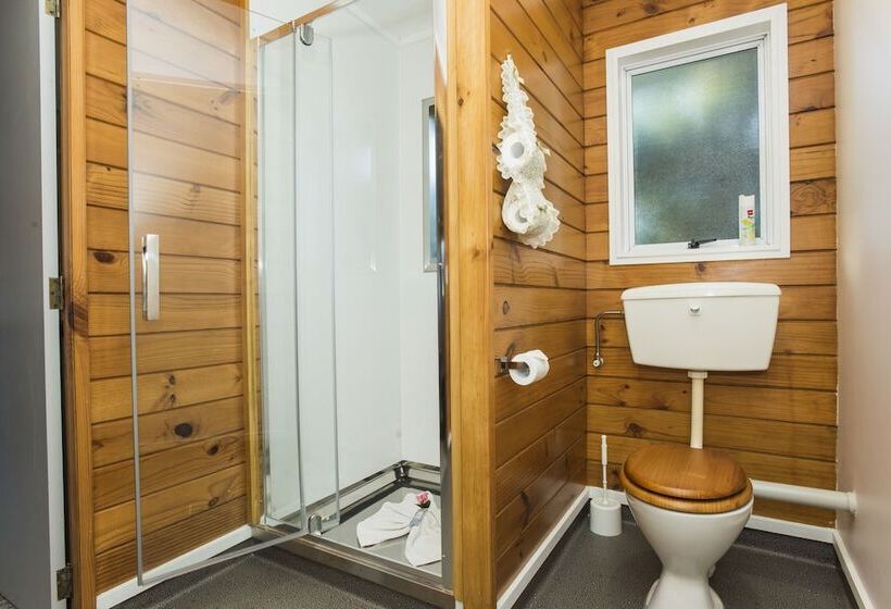 استودیوی لوکس, Tudor Park Motel