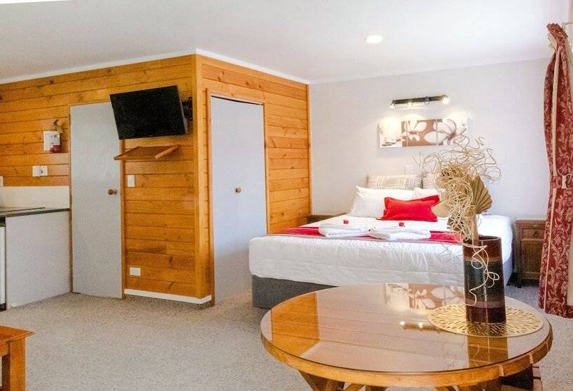 استودیوی لوکس, Tudor Park Motel