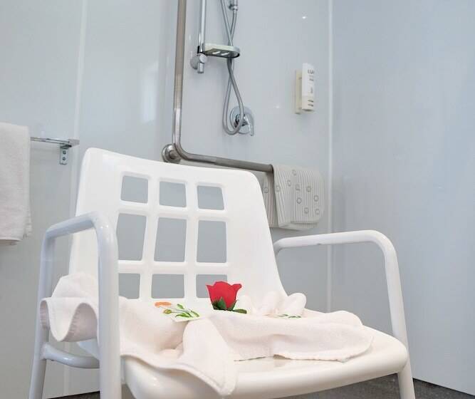 침실 2개 아파트, Tudor Park Motel