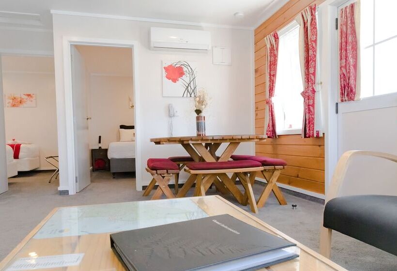 침실 2개 아파트, Tudor Park Motel