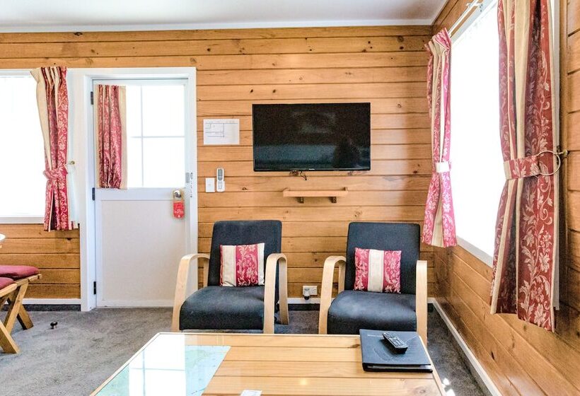 آپارتمان 2 خوابه, Tudor Park Motel