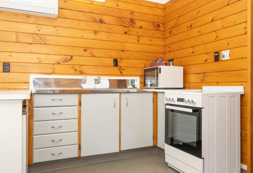 آپارتمان 1 خوابه, Tudor Park Motel