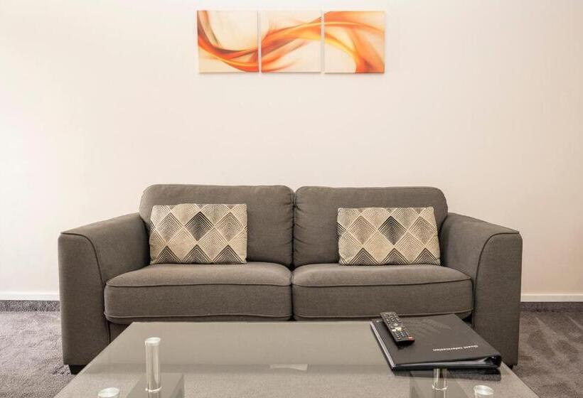 استودیوی لوکس, Tudor Park Motel