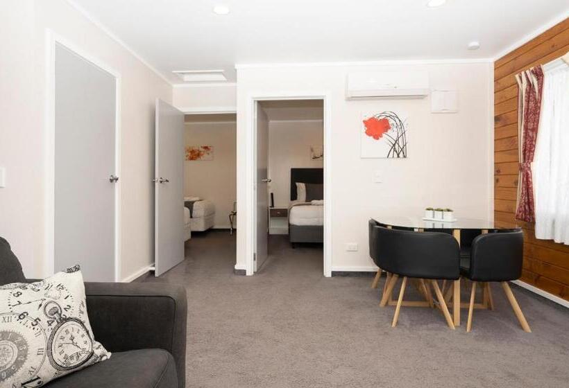 آپارتمان 2 خوابه, Tudor Park Motel