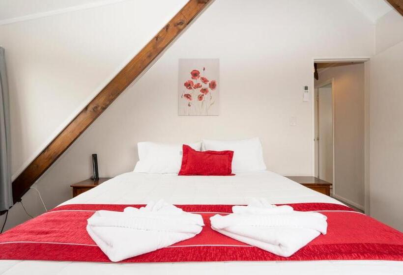 کلبه ییلاقی, Tudor Park Motel