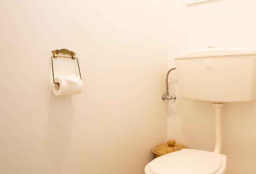 کلبه ییلاقی, Tudor Park Motel