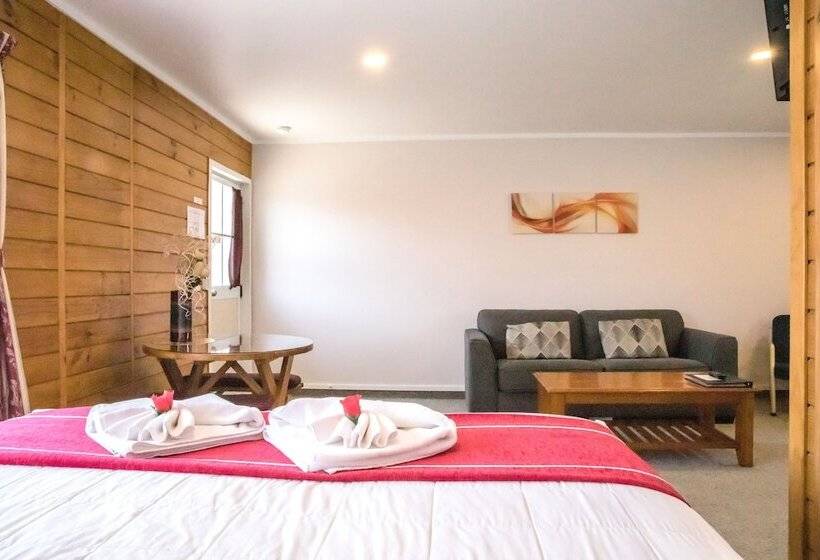 استودیوی لوکس, Tudor Park Motel