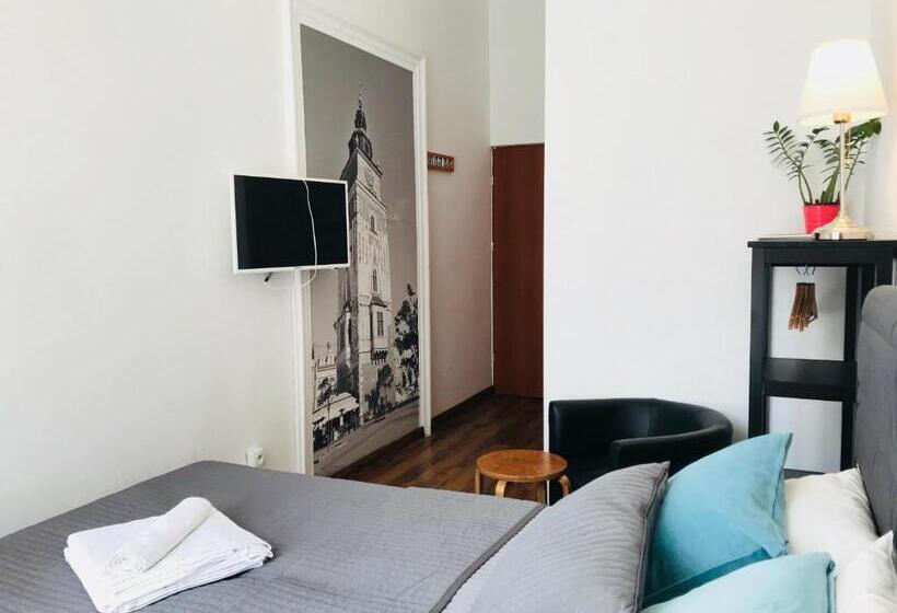 Quarto Estandar com Sacada, Krakow Apartments & Rooms