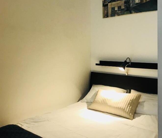 חדר סטנדרט לשלושה עם חדר אמבטיה משוף, Krakow Apartments & Rooms